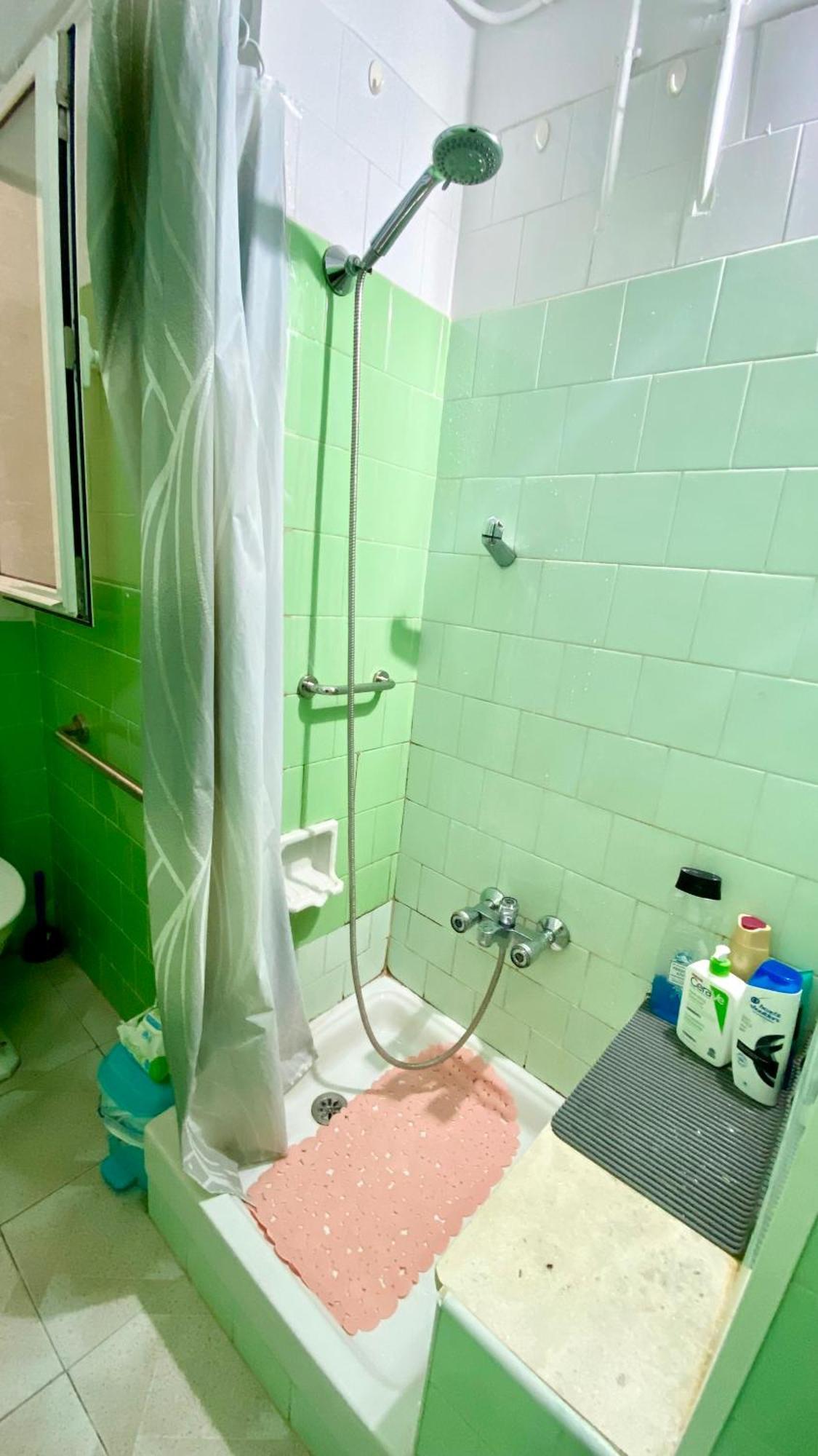 Habitacion Barato En Piso Familiar Compartido El Centro De La Ciudad Cerca De La Estacion De Autobuses Тарагона Екстериор снимка
